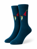 Render provisional de un par de calcetines azul petróleo, diseño Mensajero de las Flores de ANDAR AUSTRAL